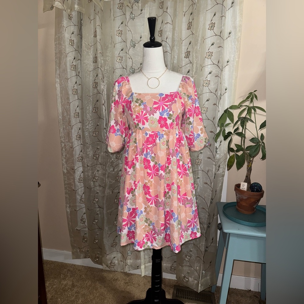 NWOT Pretty in pink, purple, and a peachy crème color floral dress. Size small